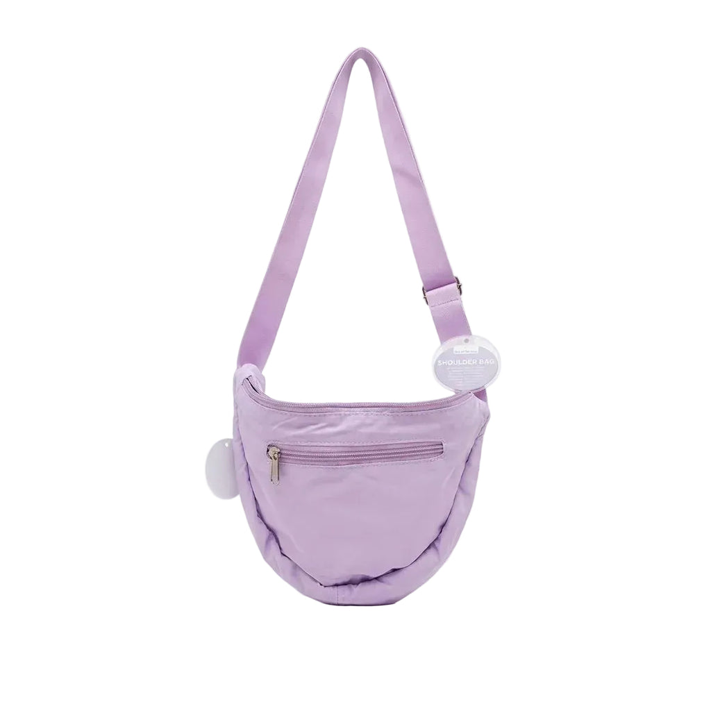 Borsa a tracolla lilla a mezzaluna, vista posteriore con superficie liscia e fibbia regolabile sulla tracolla.