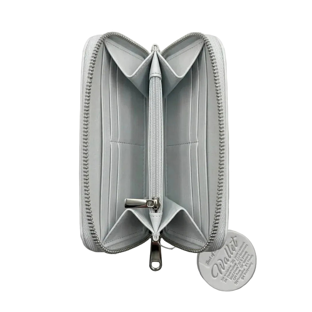 Vista interna del portafoglio grigio con scomparti per carte di credito, tasche per banconote e portamonete centrale con zip.