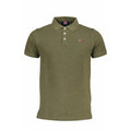Polo da uomo verde in cotone piqué, brand Norway. Design sportivo con logo ricamato, bordo manica a costine e vestibilità regular. Ideale per un look casual o outdoor.